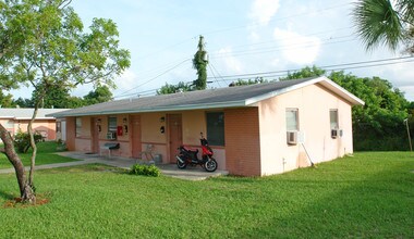 The Pines Apartments in Riviera Beach, FL - Building Photo - Building Photo