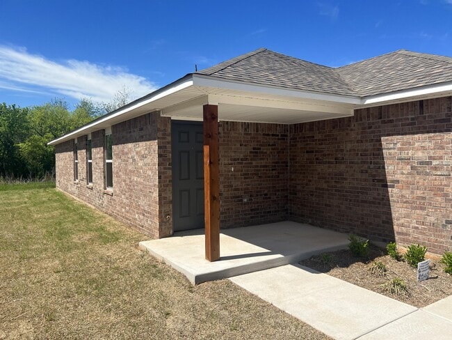 1015 Ichabod Cir in Chickasha, OK - Building Photo - Building Photo