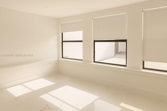 9540 Martinique Dr in Cutler Bay, FL - Building Photo - Building Photo