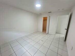15741 NW 40th Ct in Opa Locka, FL - Building Photo - Building Photo