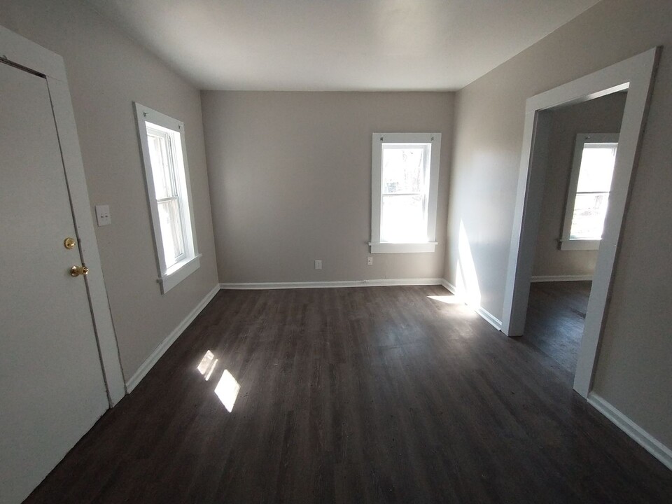 407 N Clayton Ave in Wichita, KS - Building Photo