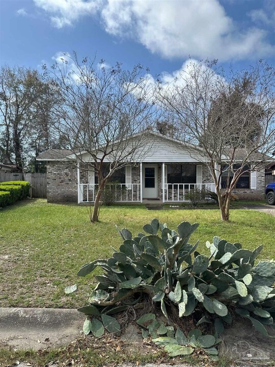 802 Christian Dr in Pensacola, FL - Building Photo