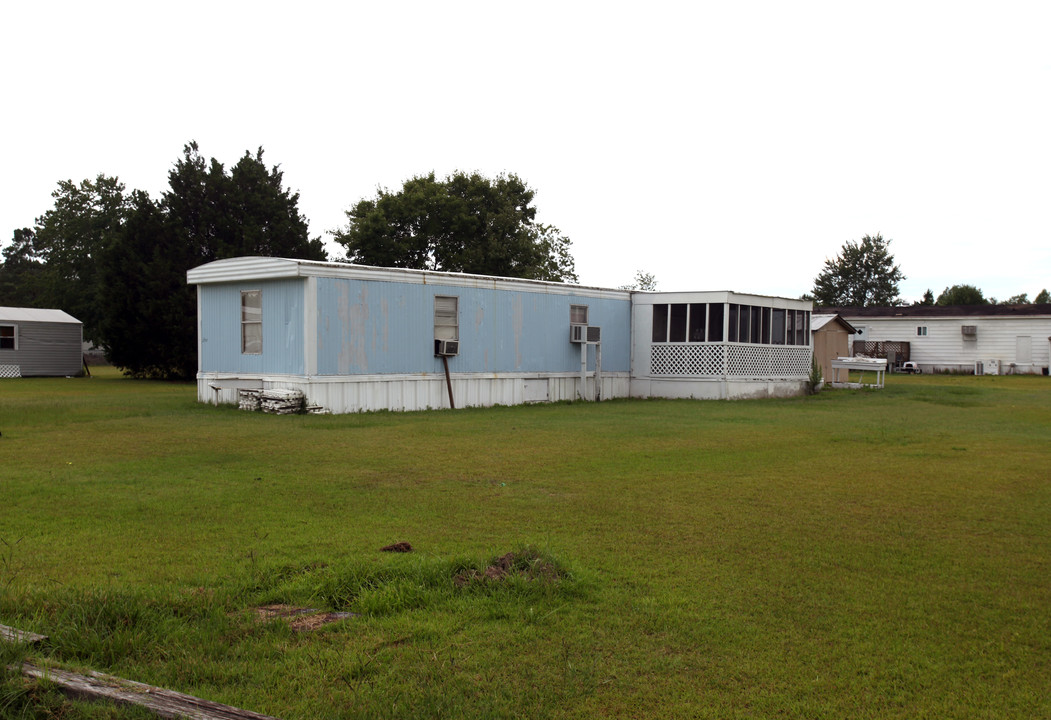 Millcreek Mobile Home Park in Sneads Ferry, NC - Building Photo