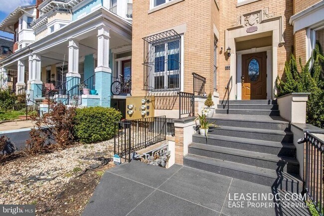 1441 Clifton St NW in Washington, DC - Building Photo - Building Photo
