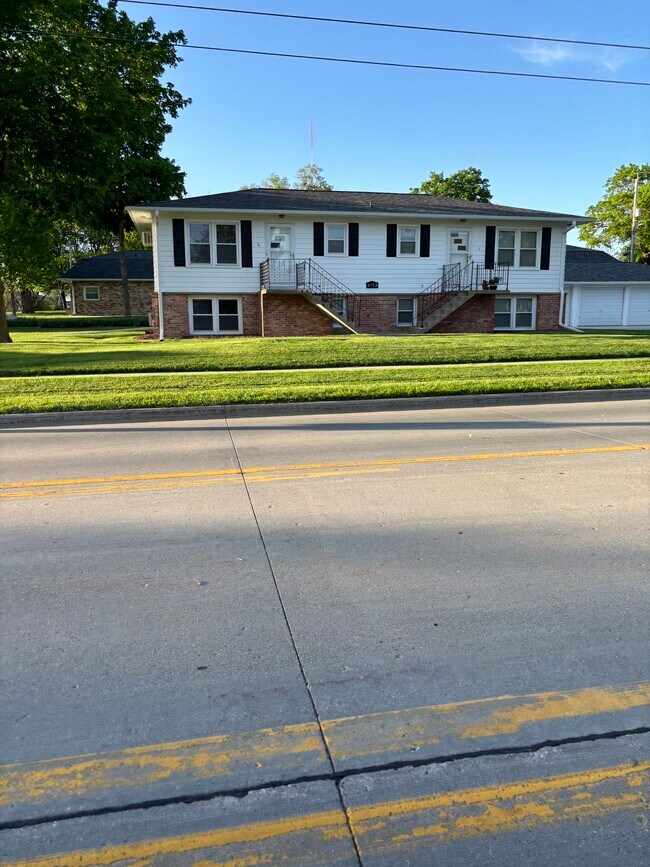 4713 Ontario St in Ames, IA - Foto de edificio - Building Photo