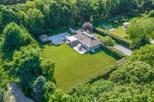 5 Ranch Ct in Sagaponack, NY - Building Photo - Building Photo