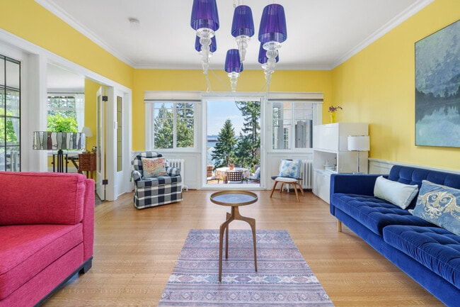 4670 Piccadilly S in West Vancouver, BC - Building Photo - Building Photo