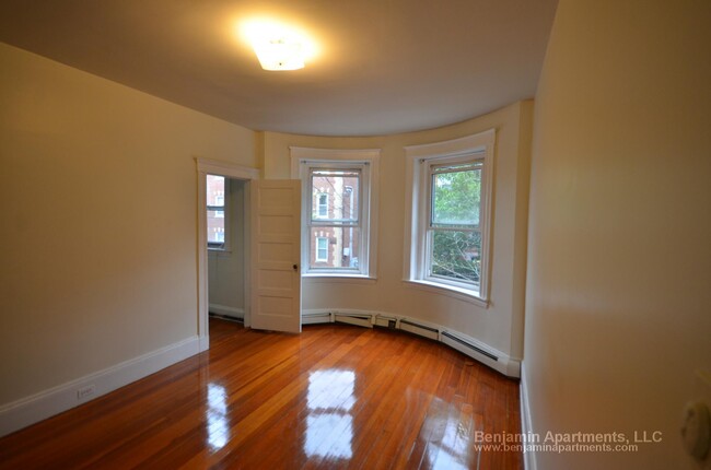 190 Winthrop Rd, Unit 3 in Brookline, MA - Building Photo - Building Photo