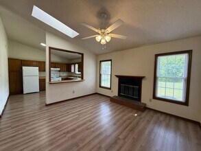 715 Pinewood Dr in Jacksonville, NC - Building Photo - Building Photo