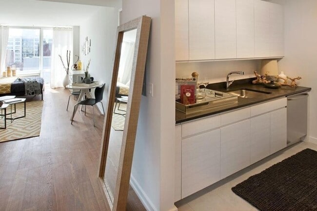 5-11-11 47th Ave in Queens, NY - Building Photo - Building Photo