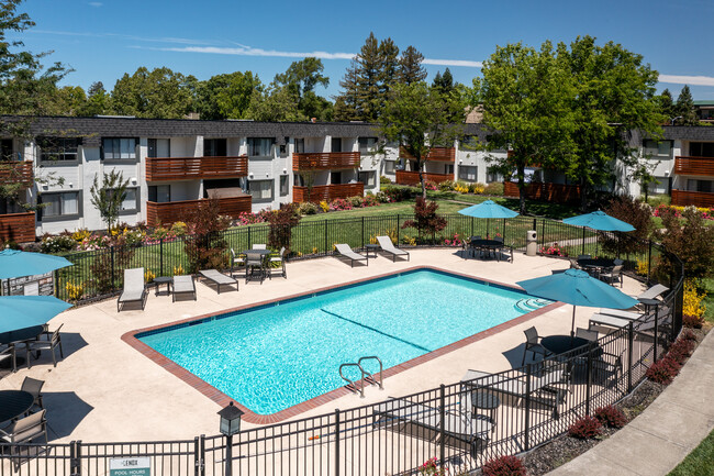 The Lenox in Rohnert Park, CA - Foto de edificio - Building Photo