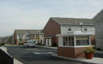 Riverside Villa in Newark, NJ - Building Photo - Building Photo