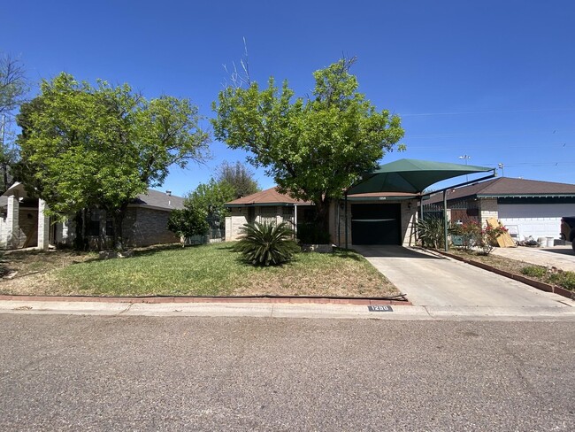 property at 1250 N Oakmont Loop