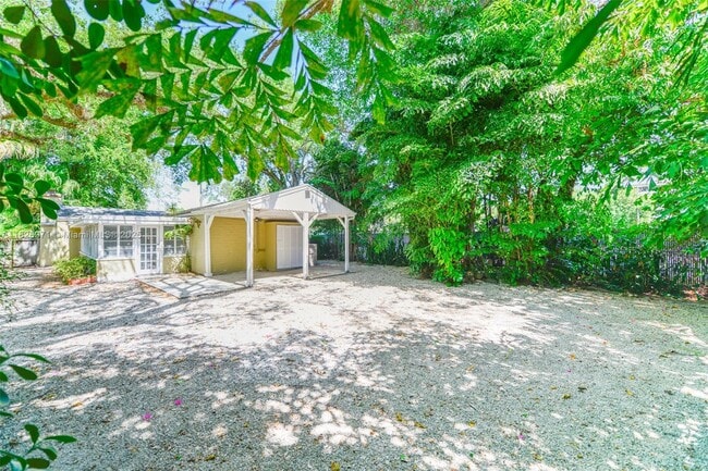6290 SW 70th St in South Miami, FL - Building Photo - Building Photo