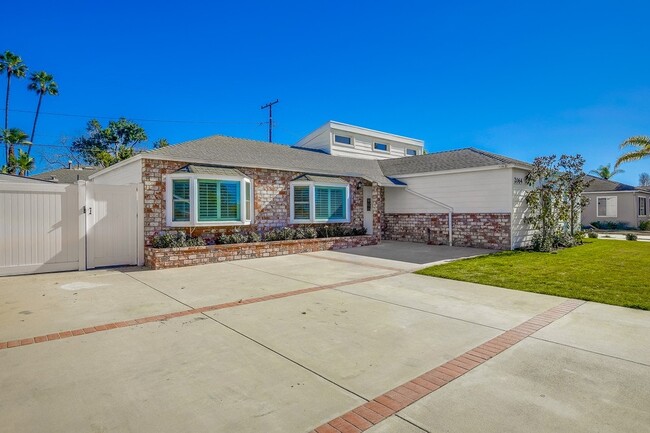 2064 Monrovia Ave in Costa Mesa, CA - Building Photo - Building Photo