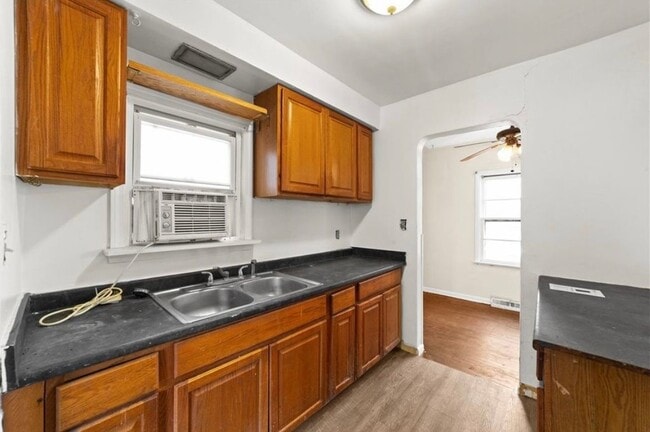 1386 E 185th St in Cleveland, OH - Building Photo - Building Photo