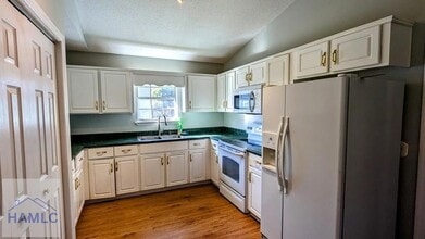 215 Gordon St in Glennville, GA - Building Photo - Building Photo