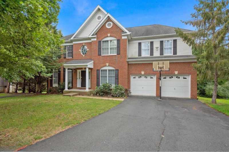 13364 Horsepen Woods Ln in Herndon, VA - Building Photo