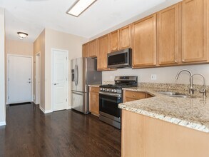 2295 Stoughton Dr in Aurora, IL - Building Photo - Building Photo