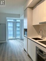 180 Front St E in Toronto, ON - Building Photo