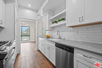 1167 S Roxbury Dr in Los Angeles, CA - Foto de edificio - Building Photo