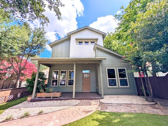 property at 910 Romeria Dr