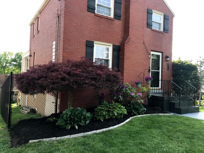 400 Duquesne Dr in Pittsburgh, PA - Building Photo - Building Photo