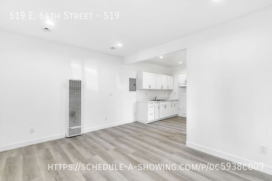 519 E 64th St in Los Angeles, CA - Building Photo