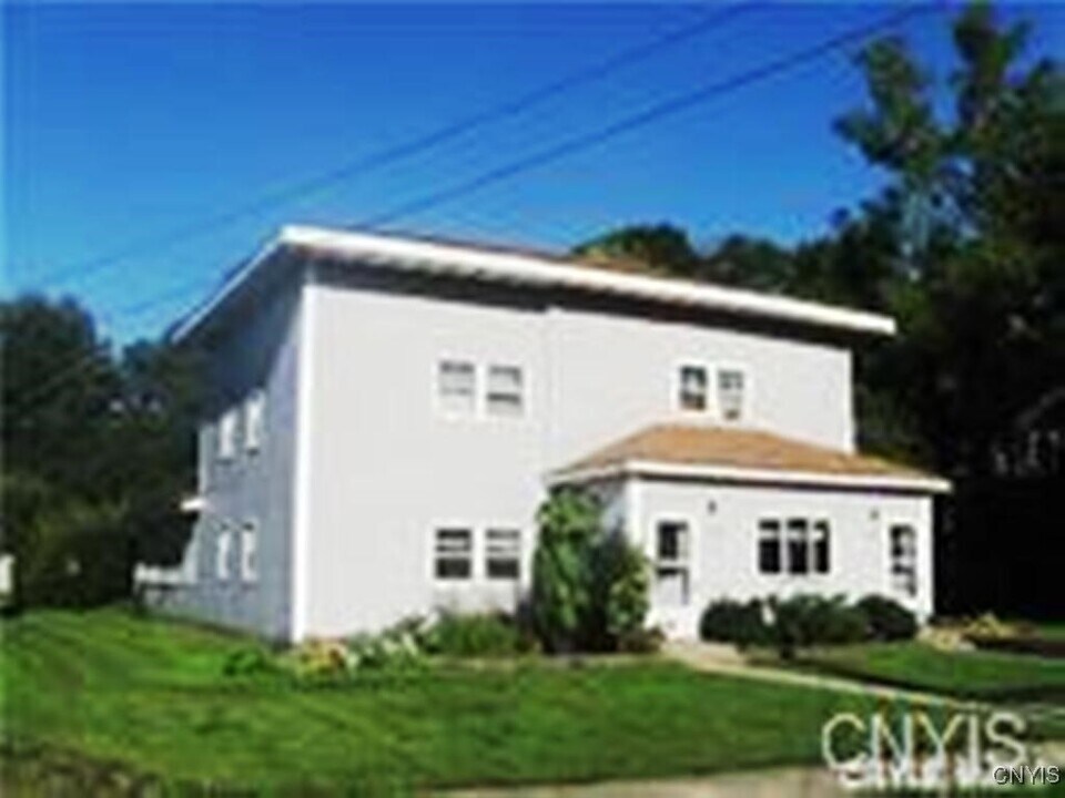 170 Oswego St in Hannibal, NY - Building Photo