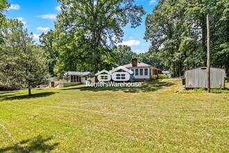 5025 Lochlain Dr in Charlotte, NC - Building Photo - Building Photo