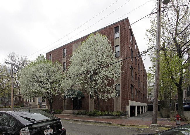 Putnam Manor in Cambridge, MA - Foto de edificio - Building Photo