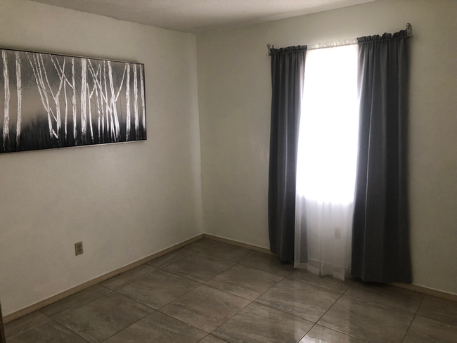 2000 S 32nd St in McAllen, TX - Foto de edificio - Building Photo