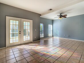 7907 Down Royal Rd in Tampa, FL - Building Photo - Building Photo