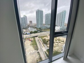 31 SE 6th St, Unit 2102 in Miami, FL - Building Photo - Building Photo
