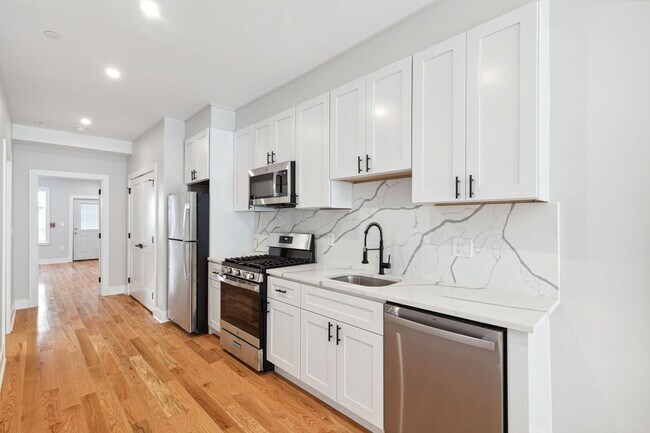 2423 W Thompson St, Unit Unit 1 in Philadelphia, PA - Building Photo - Building Photo