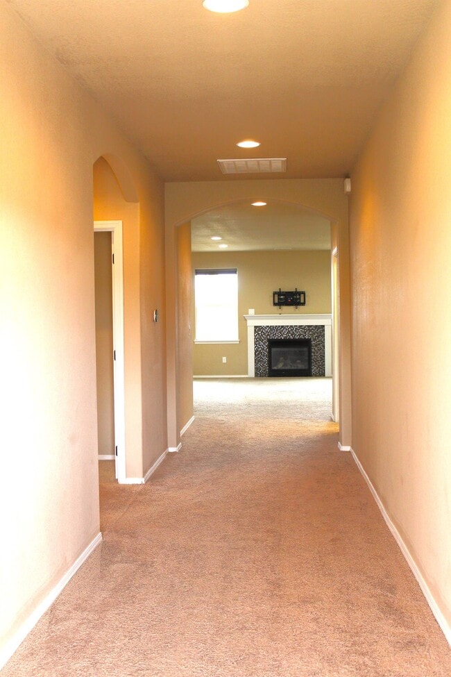 2244 Kingswood Dr in Medford, OR - Building Photo - Building Photo