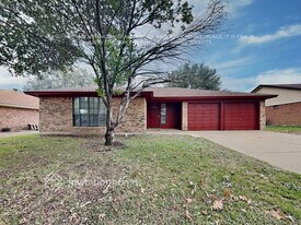 717 Lynne Ln in Burleson, TX - Building Photo