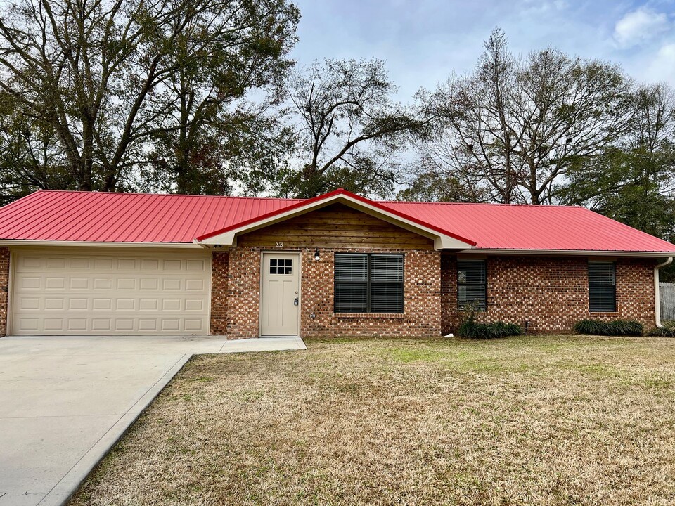 233 Peach Ave in Kingsland, GA - Building Photo