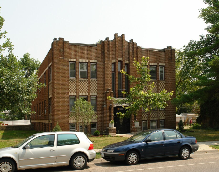 4233 Nicollet Ave S in Minneapolis, MN - Building Photo