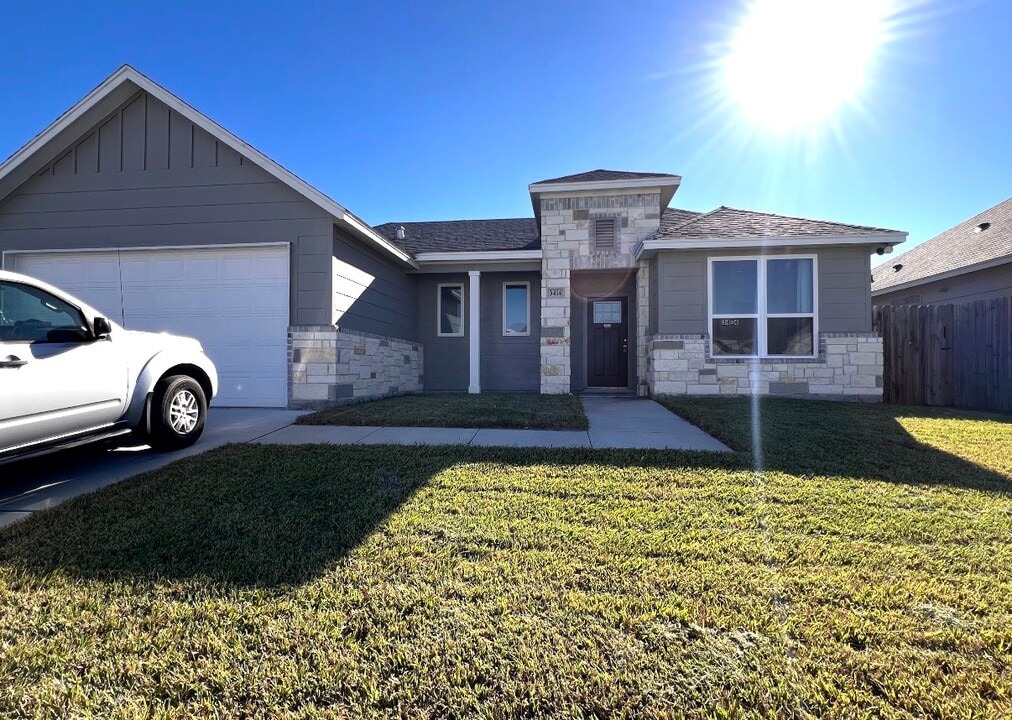 3422 De Zevala St in Corpus Christi, TX - Foto de edificio