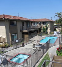 Fullerton Gardens Apartments in Fullerton, CA - Building Photo - Building Photo