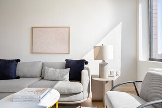 255 W 94th St in New York, NY - Foto de edificio - Building Photo