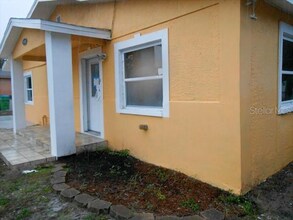 2312 22nd Ave SW in Largo, FL - Foto de edificio - Building Photo