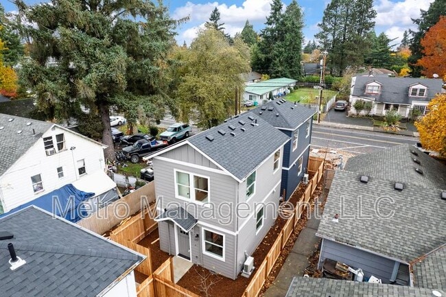 12096 SE Market St in Portland, OR - Building Photo - Building Photo