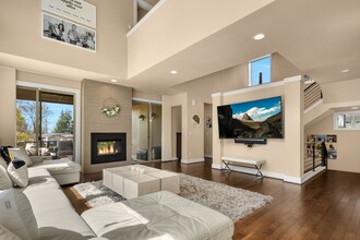 114 Slater St in Kirkland, WA - Foto de edificio - Building Photo