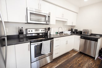 Lumen Townhomes in Winnipeg, MB - Foto de edificio - Building Photo