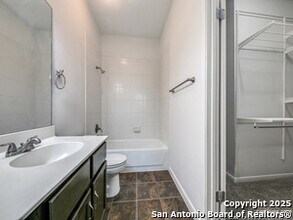 16606 Winding Oak Dr in San Antonio, TX - Building Photo - Building Photo