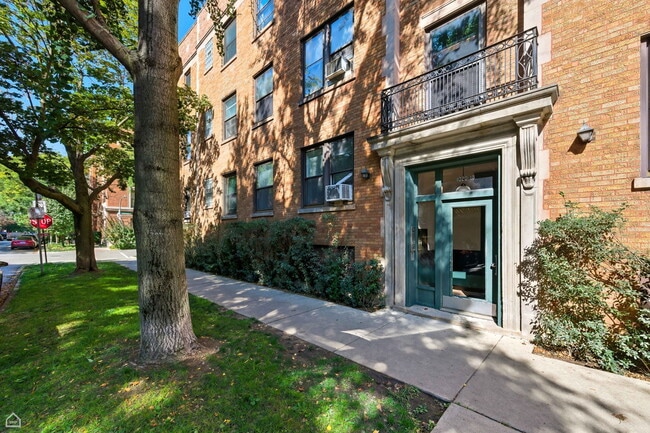1020 W Barry Ave in Chicago, IL - Building Photo - Building Photo
