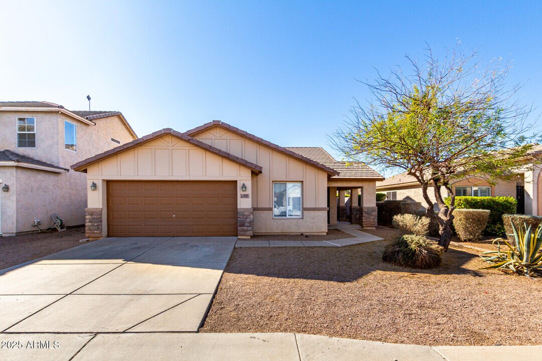 1621 E Ash Ave in Buckeye, AZ - Building Photo