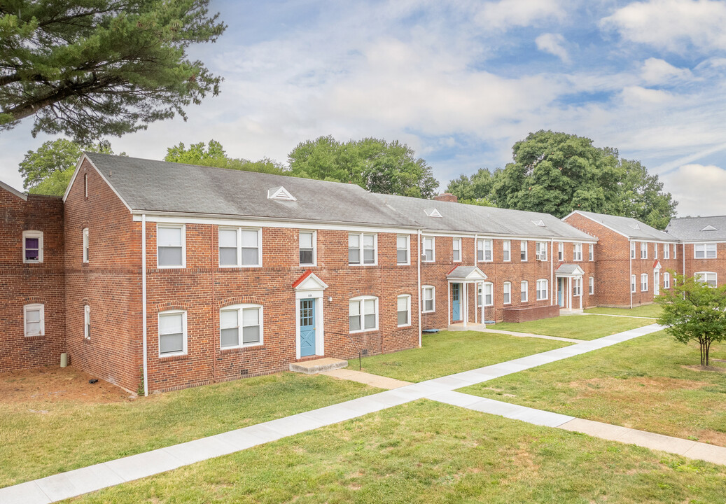 Essex Village & Marlyn Gardens Apartments in Essex, MD - Foto de edificio